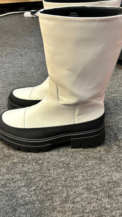 River Island White Snow Boot Size 6 Not worn
