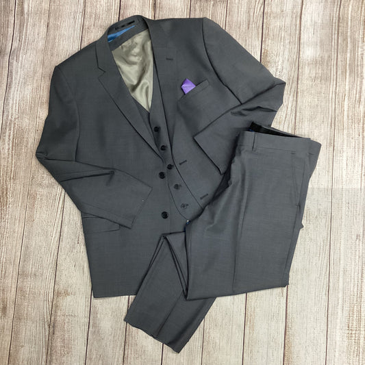 Santinelli 3 Piece Grey Wool Blend Suit Size 46/40