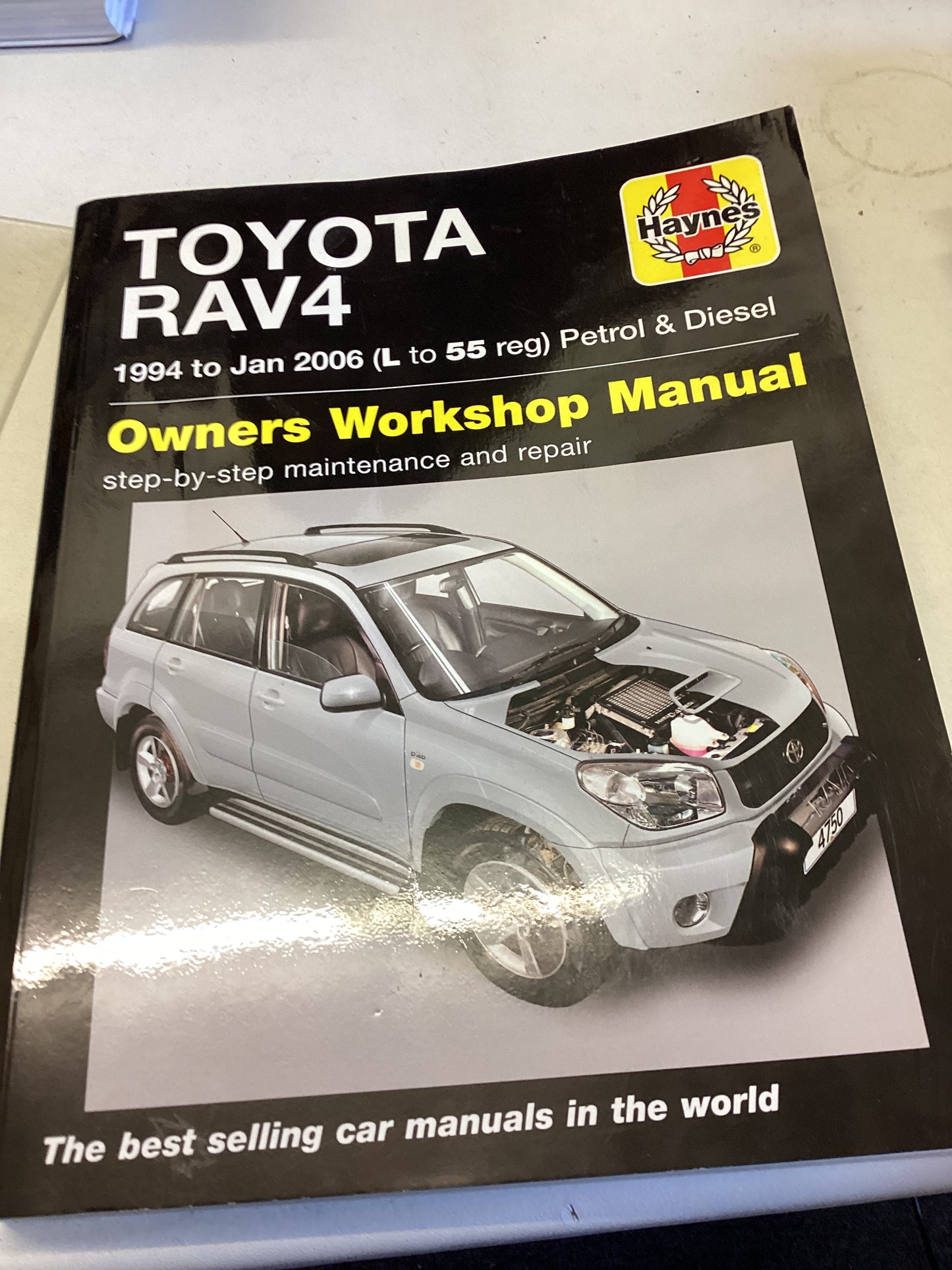 Toyota RAV4 1994 to Jan 2006 L to 55 Reg Petrol and Diesel Owners Workshop Manual