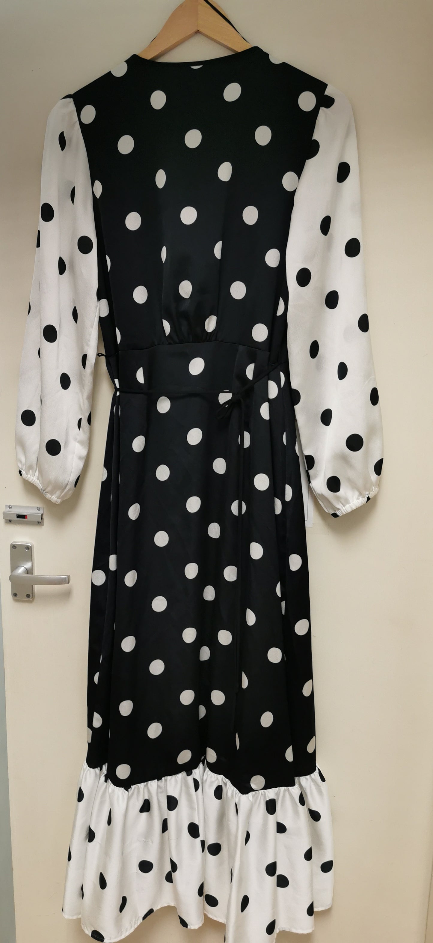 Ladies Coast black and white polka dot wrap dress size 12 BNWT