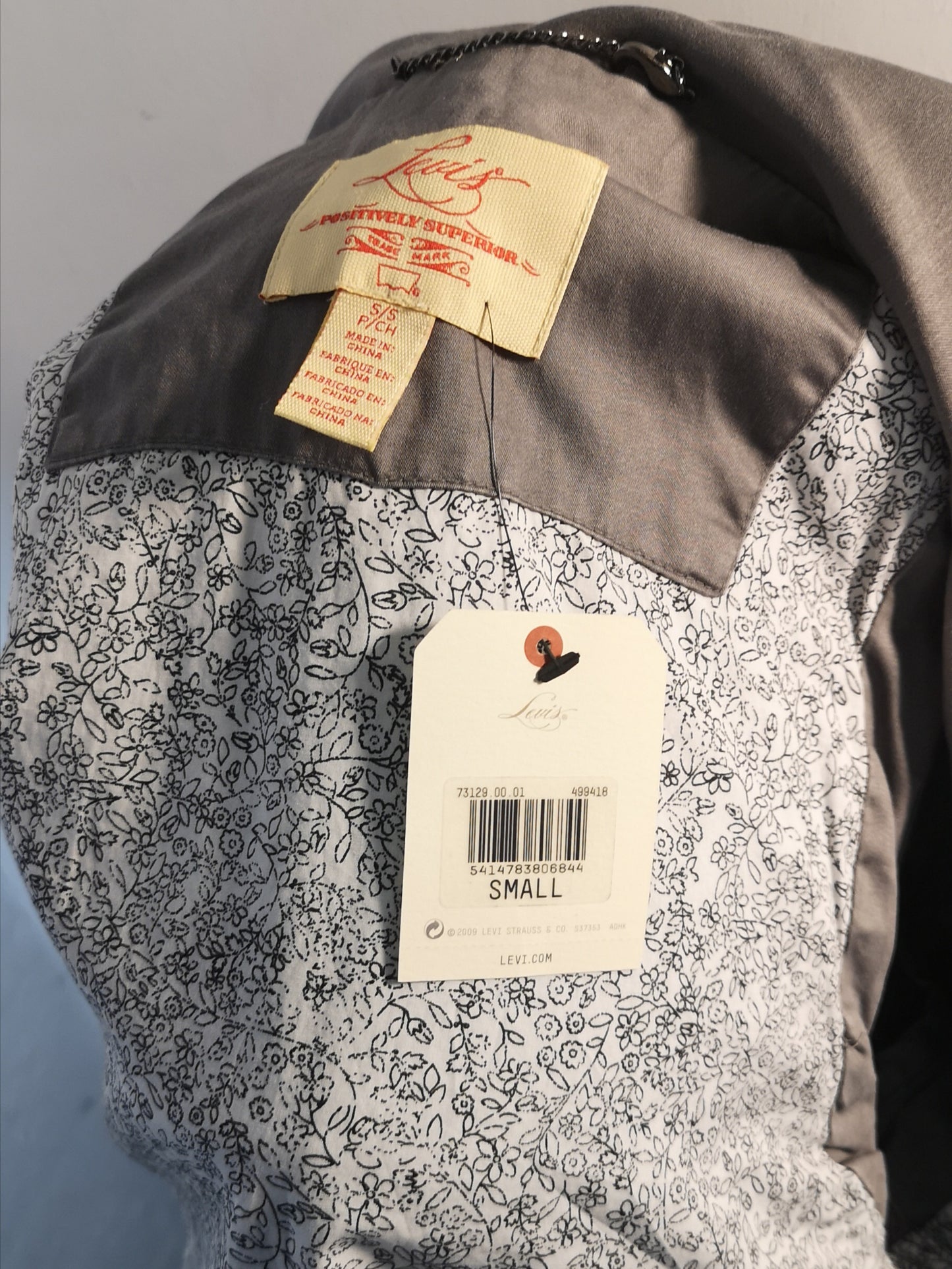 BNWT Levi's Grey Sleeveless Jacket Size S