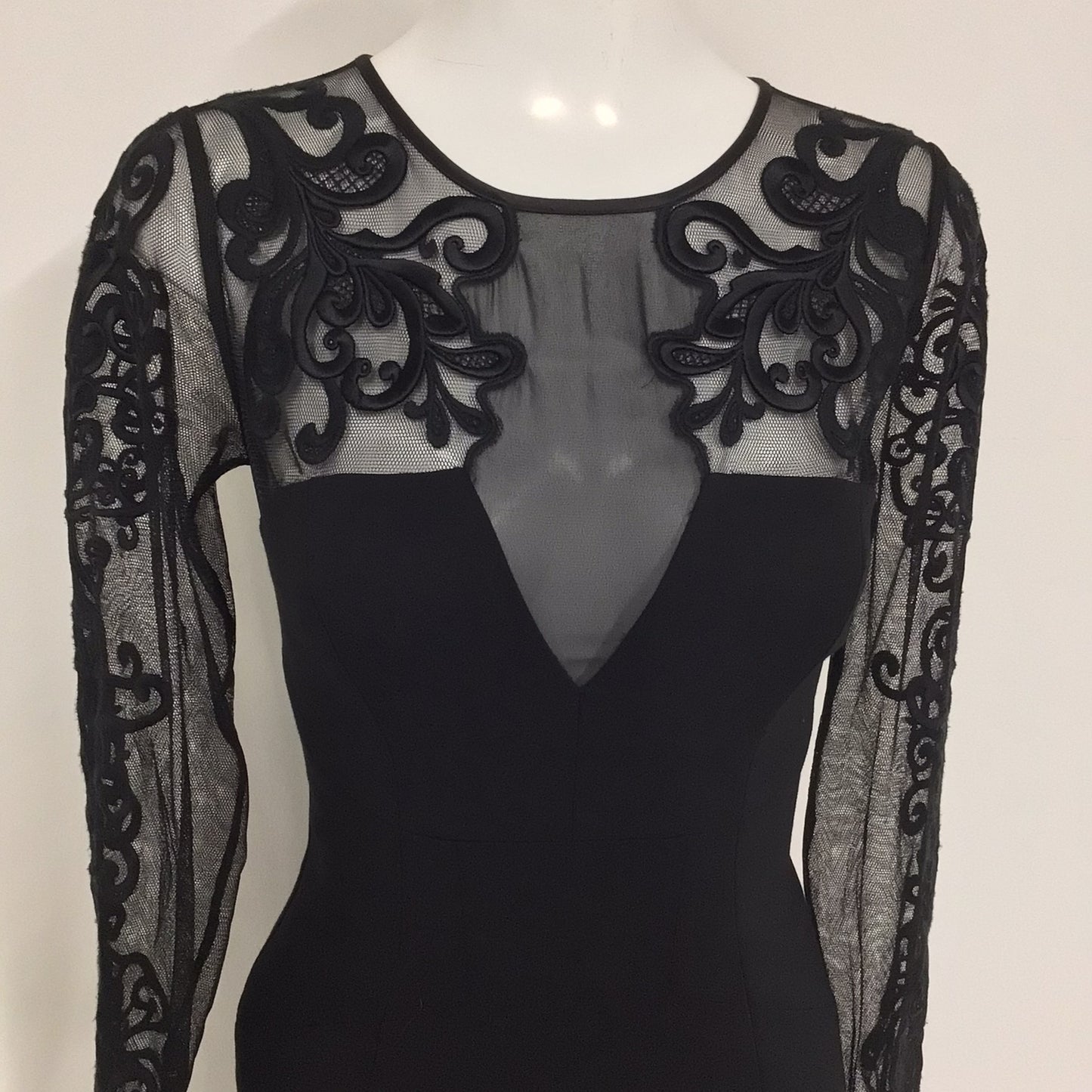 Karen Millen Black Embroidered Sleeve Dress Size 10 (approx)
