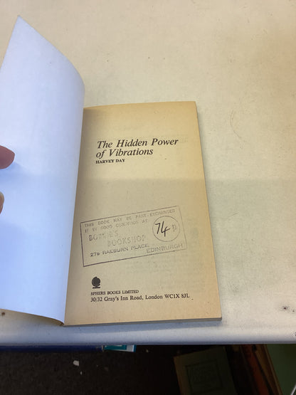 The Hidden Power of Vibrations Stunning Revelations of the Force To Kill - Or Heal Harvey Day