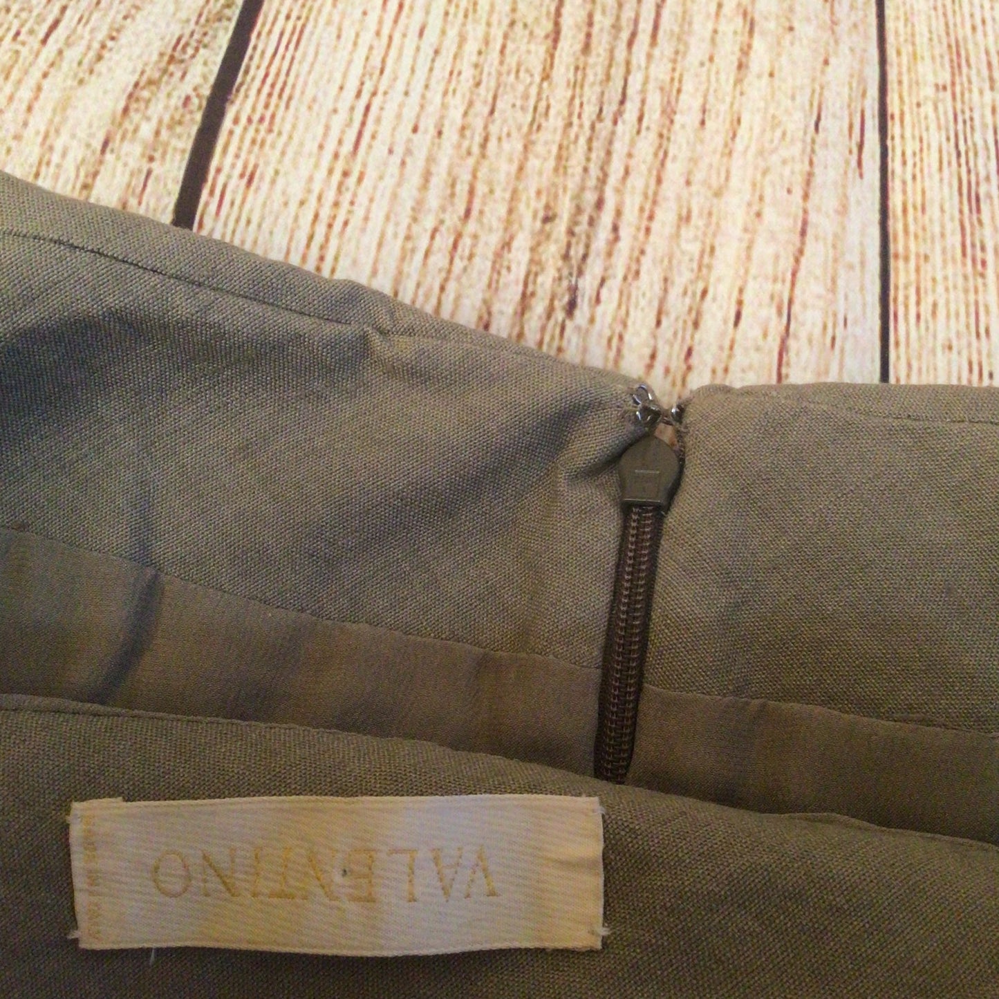 Valentino Taupe Grey Brown 58% Linen Skirt Size S (6 on label)