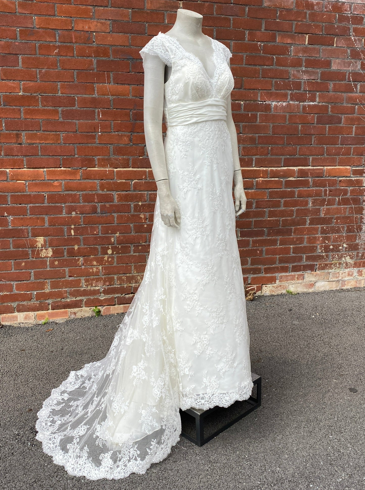 WTOO By Watters Ivory Lace Wedding Dress 8