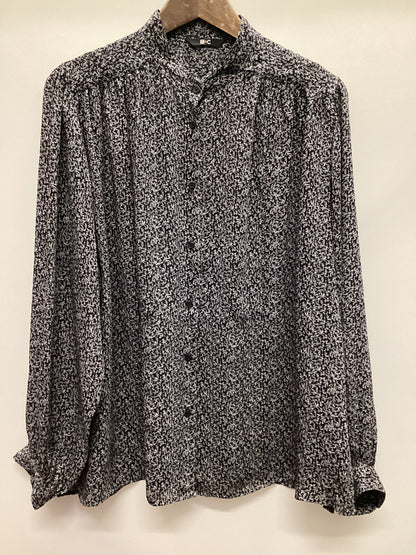 Uniqlo Micro Leaf Black and White Pattern Blouse Size S
