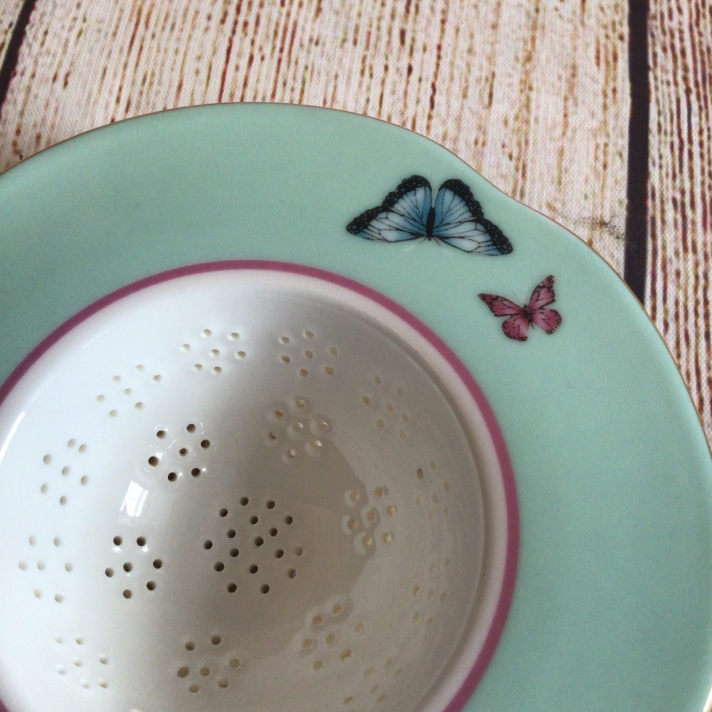 Royal Albert England 1904 Miranda Kerr Tea Strainer