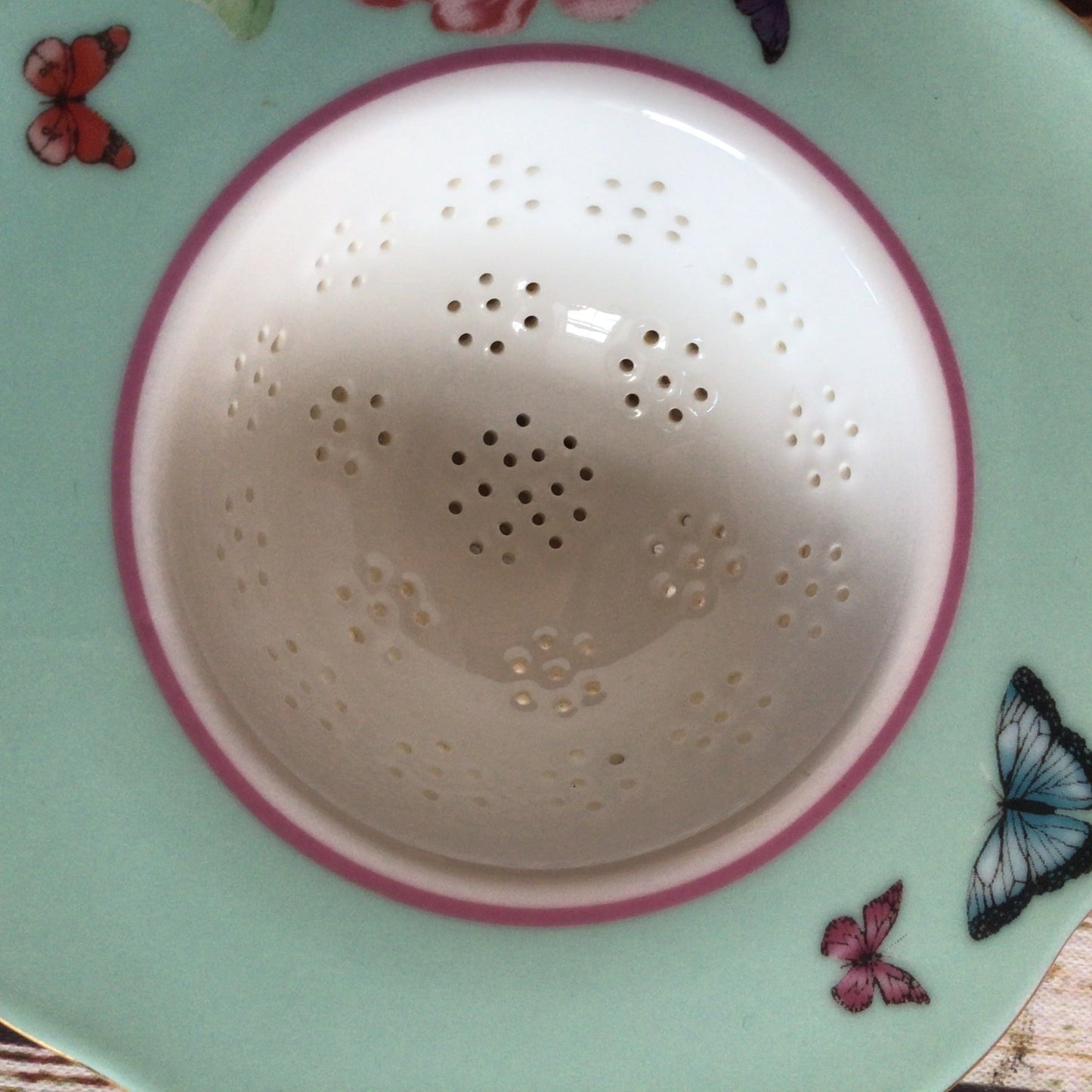 Royal Albert England 1904 Miranda Kerr Tea Strainer