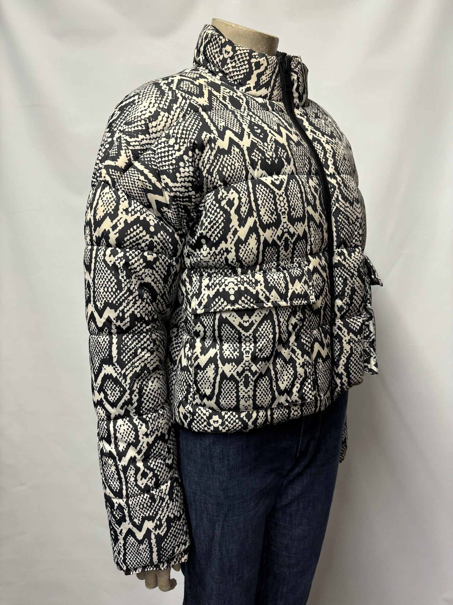 JK.Attire Black and White Snake Print Cropped Puffer Jacket Small