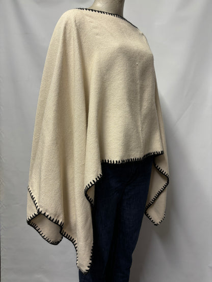 Alpaga mio Cream and Black 100% Alpaca Knitted Cape Poncho Onesize