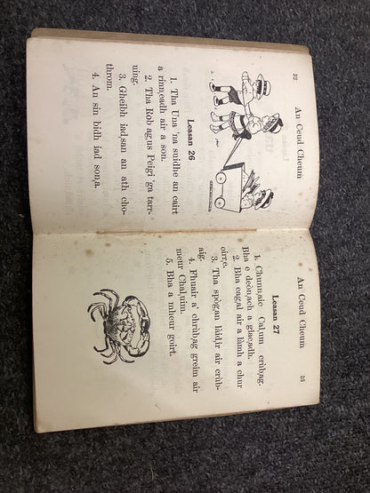 Leabhraichean Sgoile Gàidhlig: An Ceud Cheum gu Gàidhlig