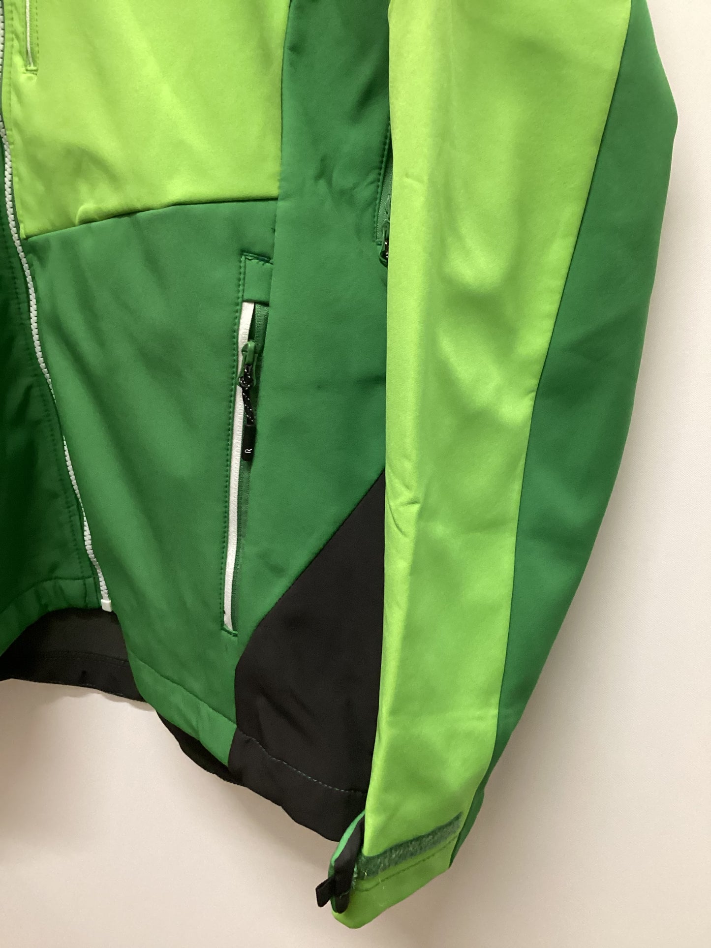 BNWT Regatta Showerproof Green Jacket Size M
