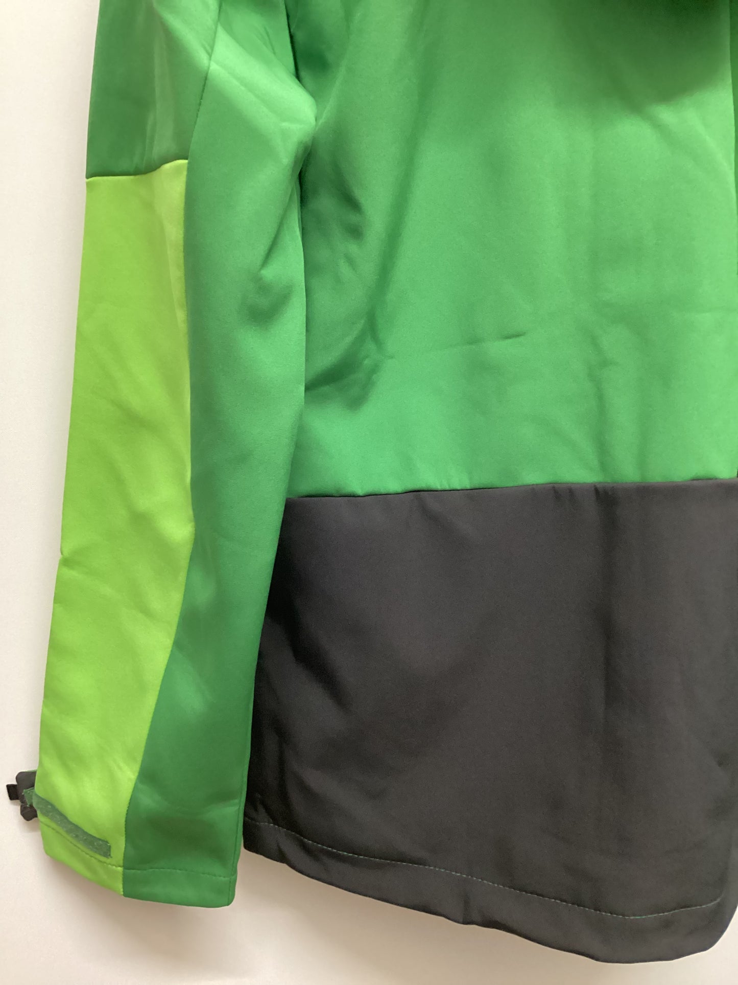 BNWT Regatta Showerproof Green Jacket Size M