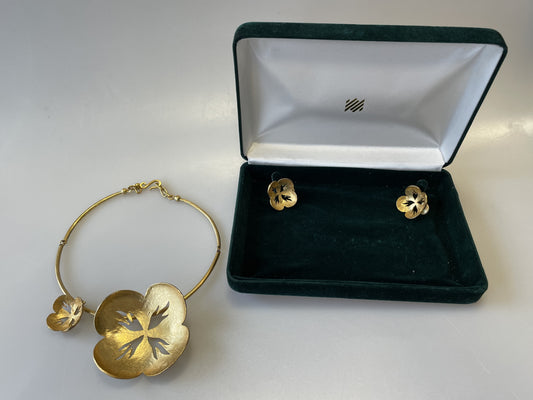 Delphine Nardin Paris Gold Coloured Metal Flower Choker Necklace & Clip On Earrings