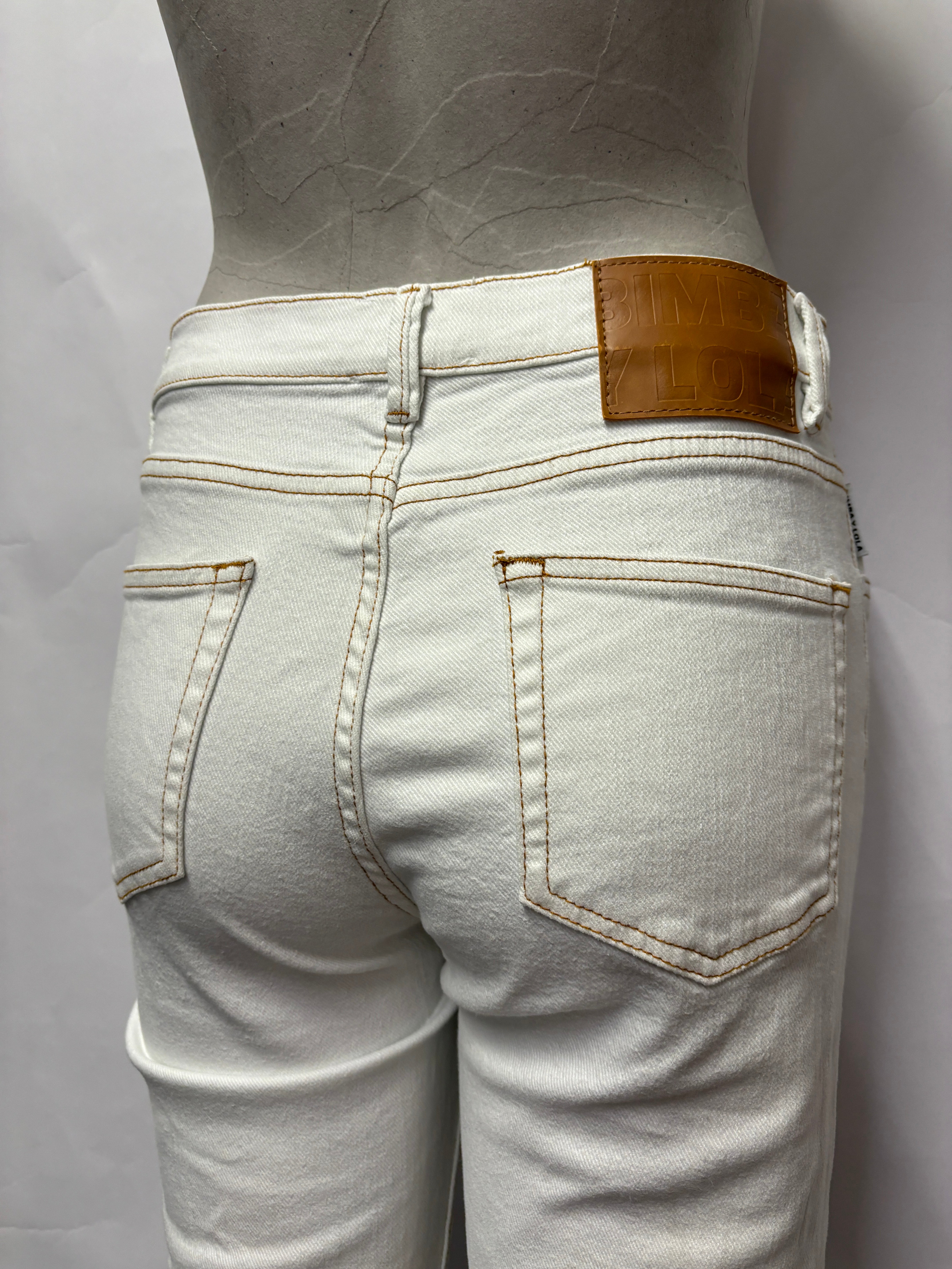 Buckle white jeans shop