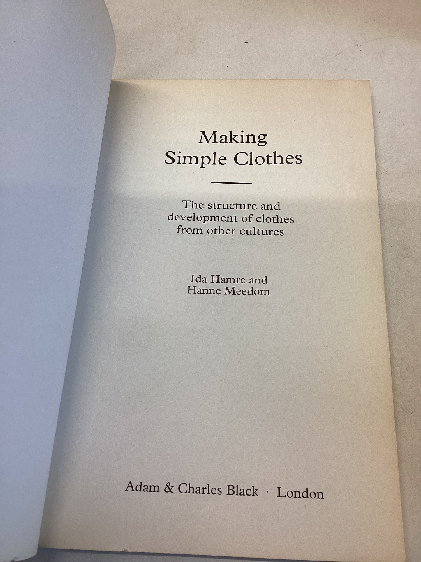 Making Simple Clothes The Structure and Development of Clothes From Other Cultures Ida Hamre and Hanne Meedom