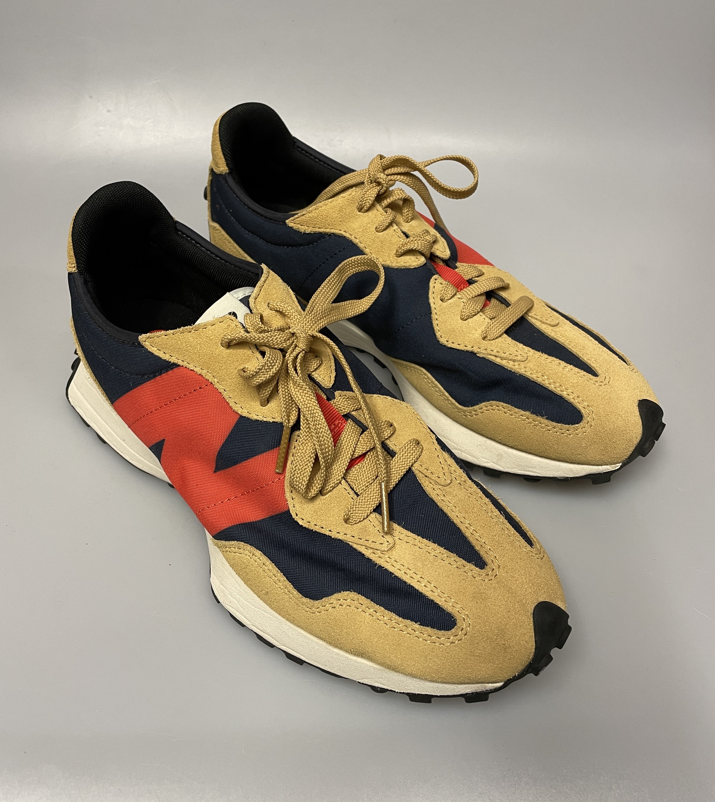 Online second hand shoes clearance