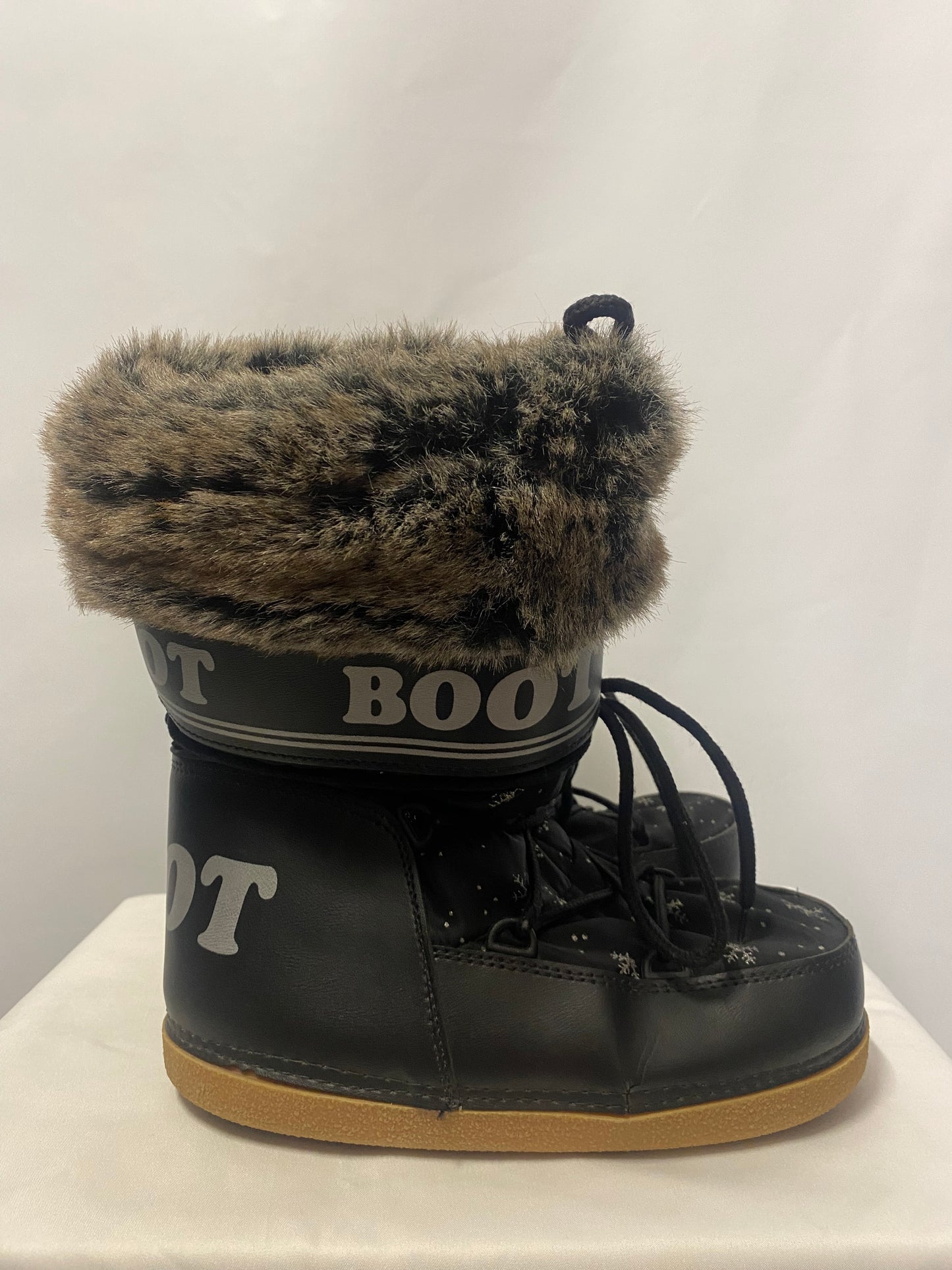 Black Sparkly Faux Fur Lined Snow Boots Size 5/6