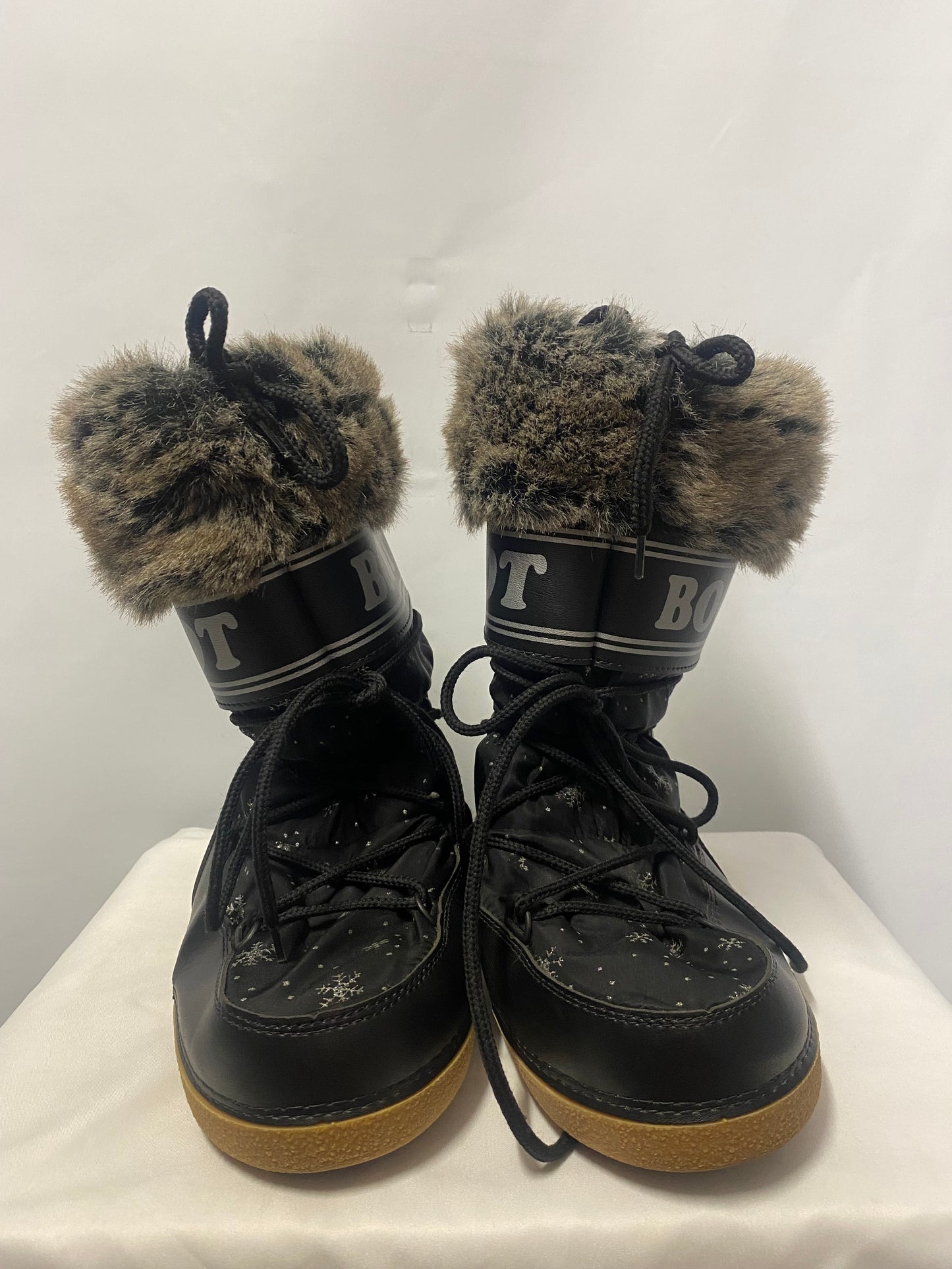 Black Sparkly Faux Fur Lined Snow Boots Size 5/6