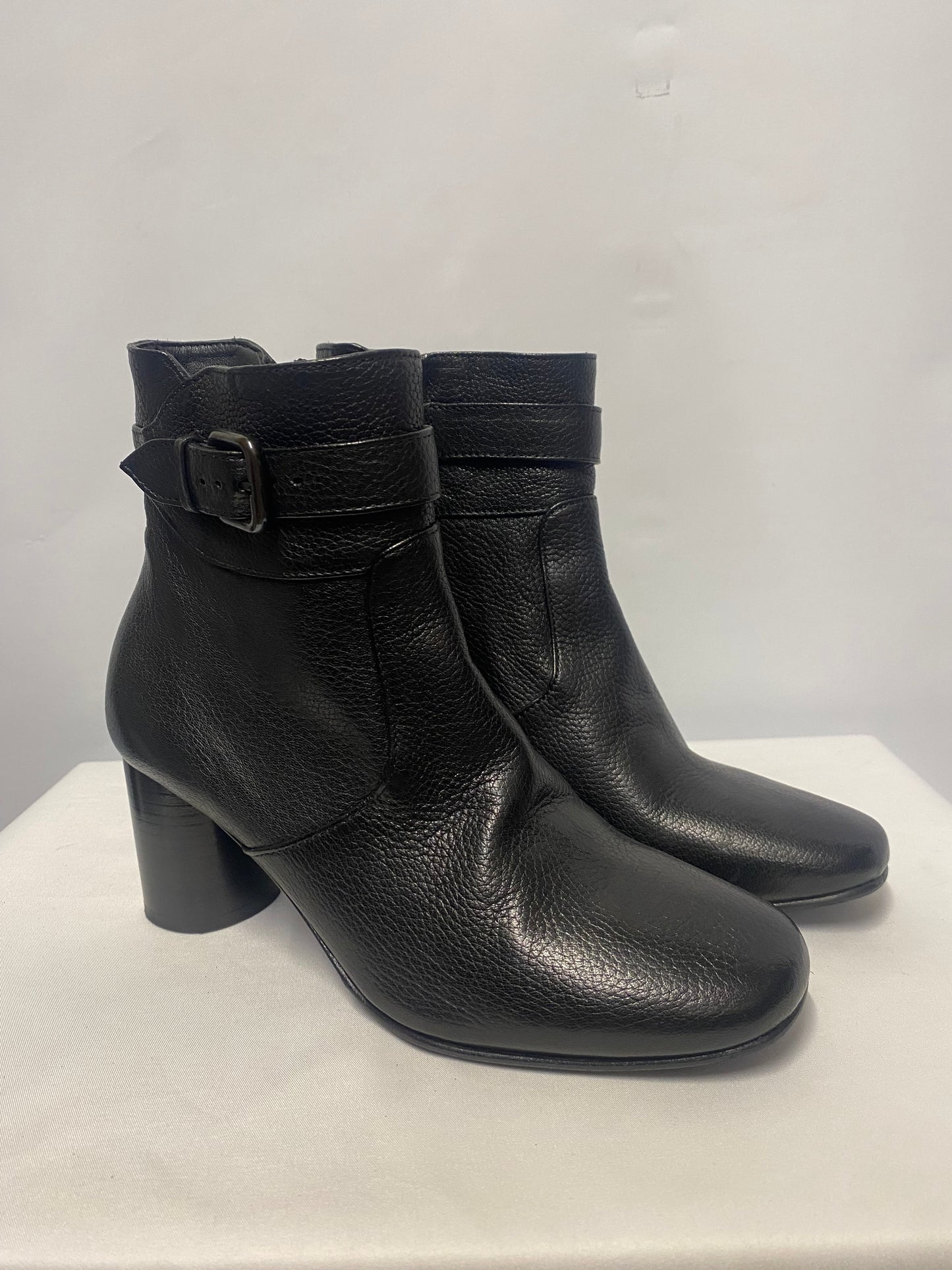 Homers Artisan Black Heeled Leather Ankle Boots 3/36