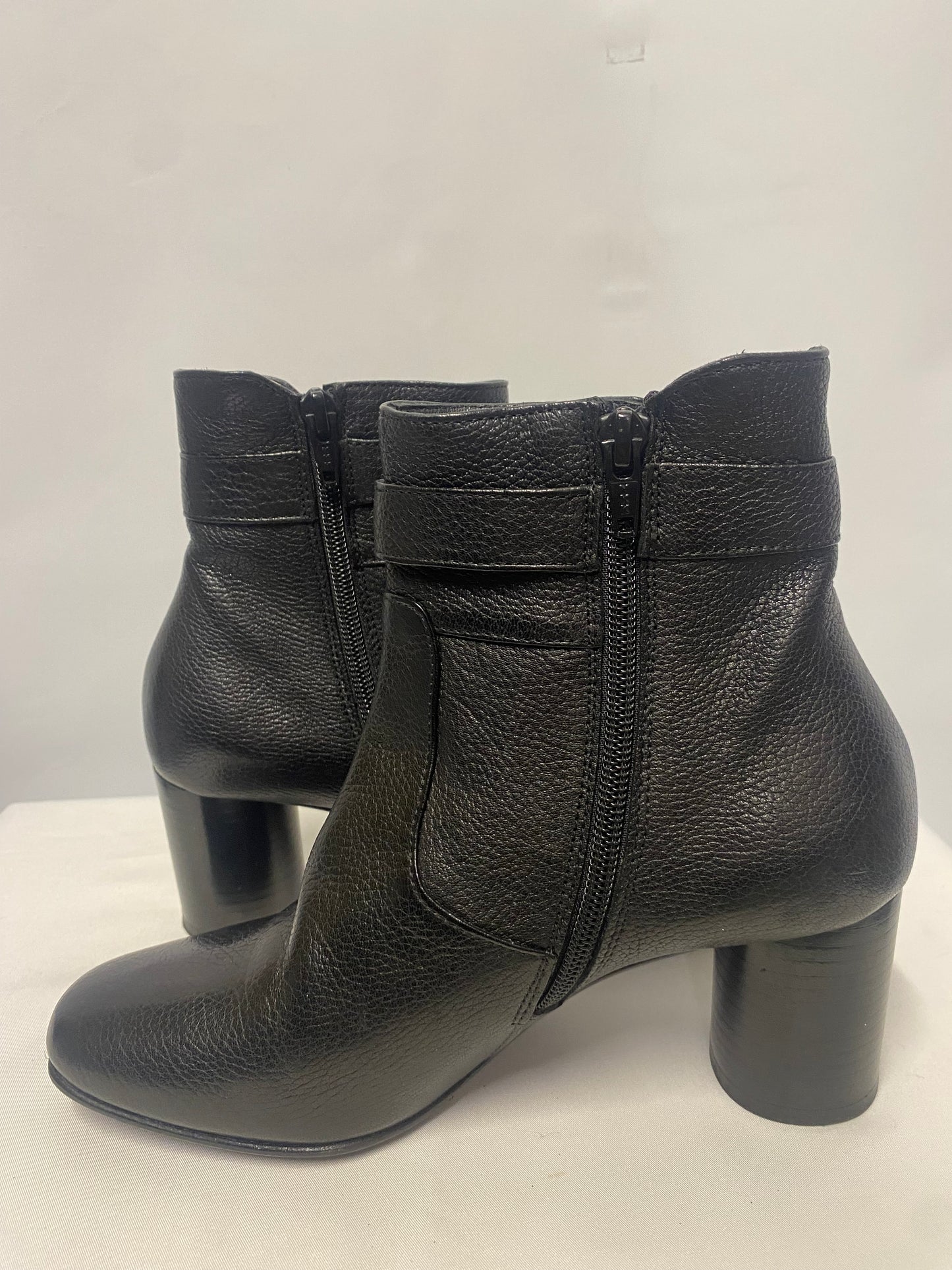 Homers Artisan Black Heeled Leather Ankle Boots 3/36