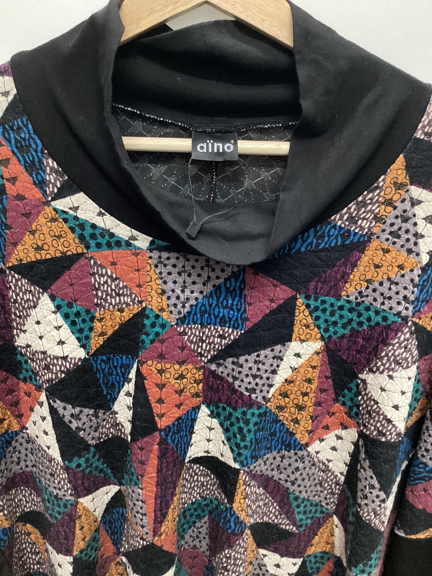 Aino Finland - Sahara - Colourful Top Size M