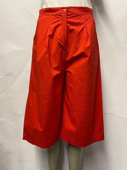 Floreiza Red 3/4 Length Bermuda Shorts Small