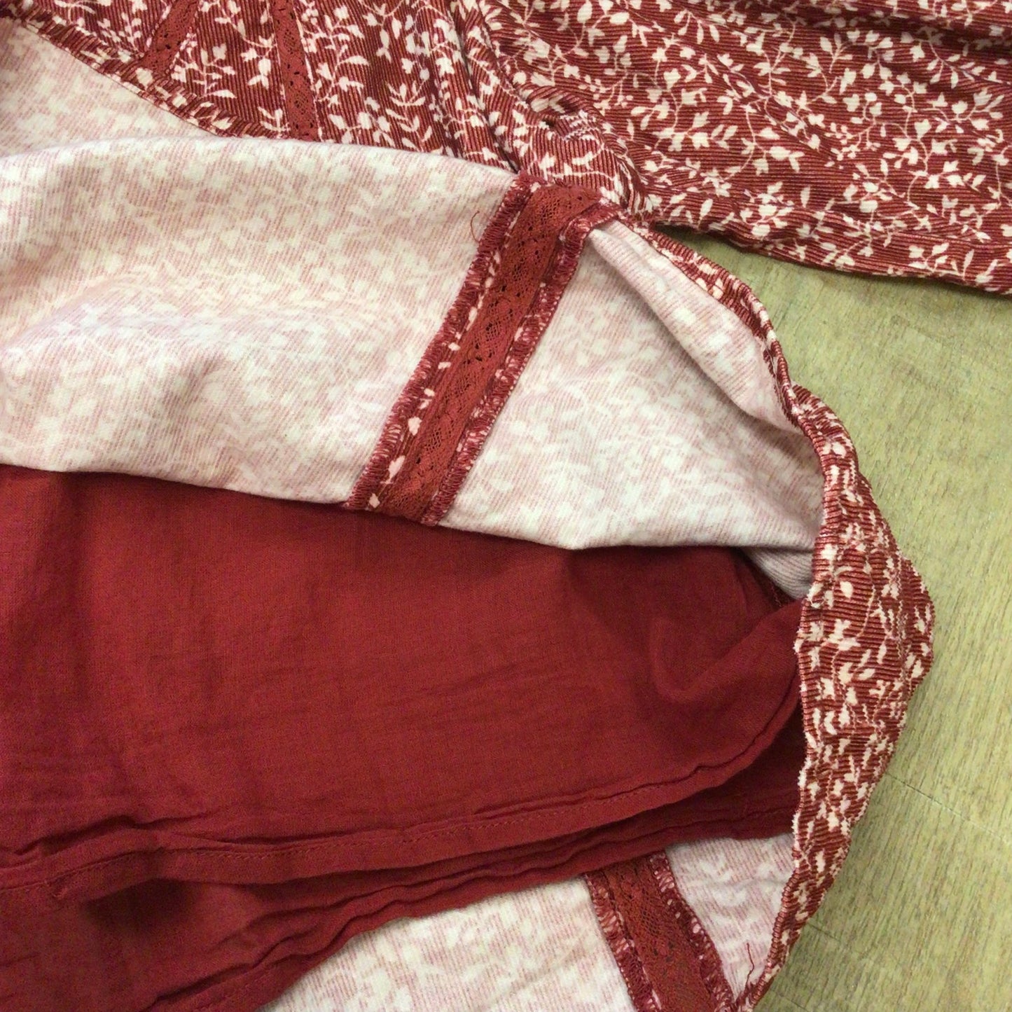 Meadows Red Amaryllis 100% Cotton Corduroy Top Size 12