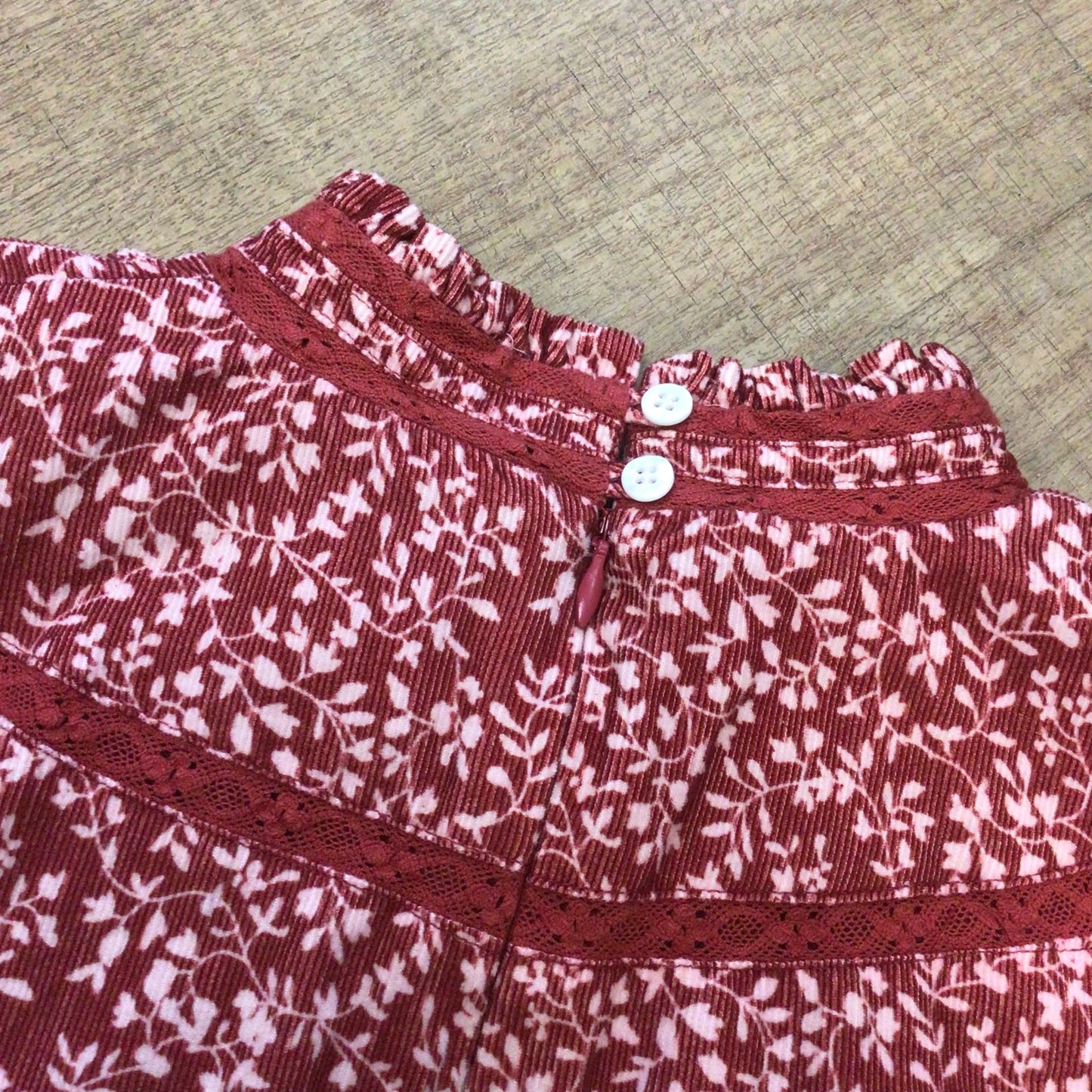 Meadows Red Amaryllis 100% Cotton Corduroy Top Size 12