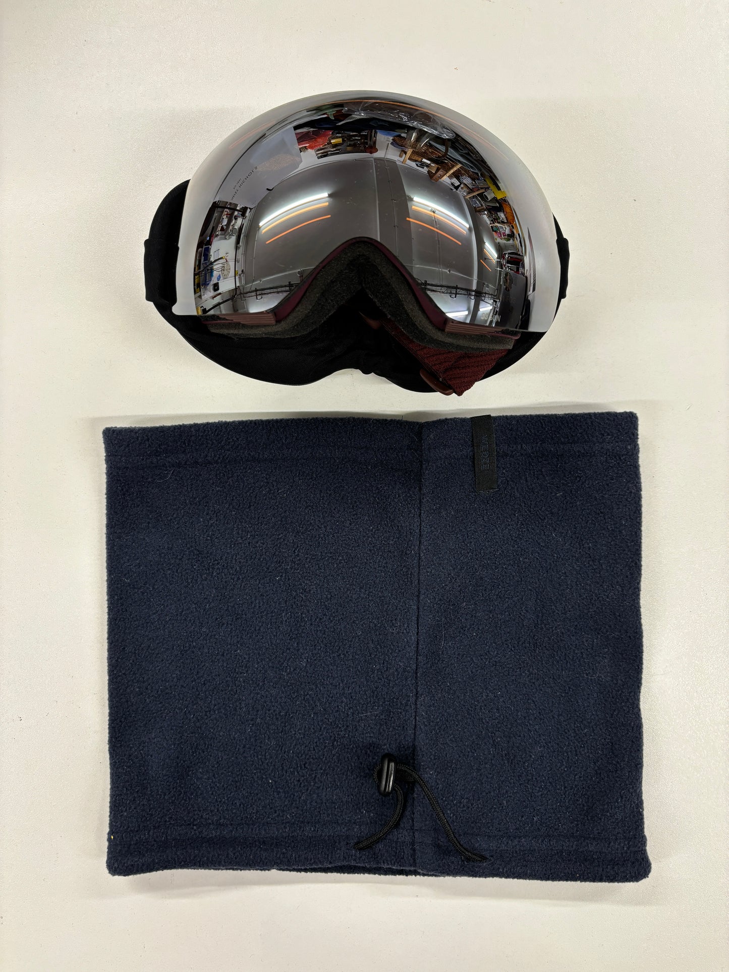 Decathlon Maroon Ski Goggles and Wedze Navy Neck Gaiter Bundle