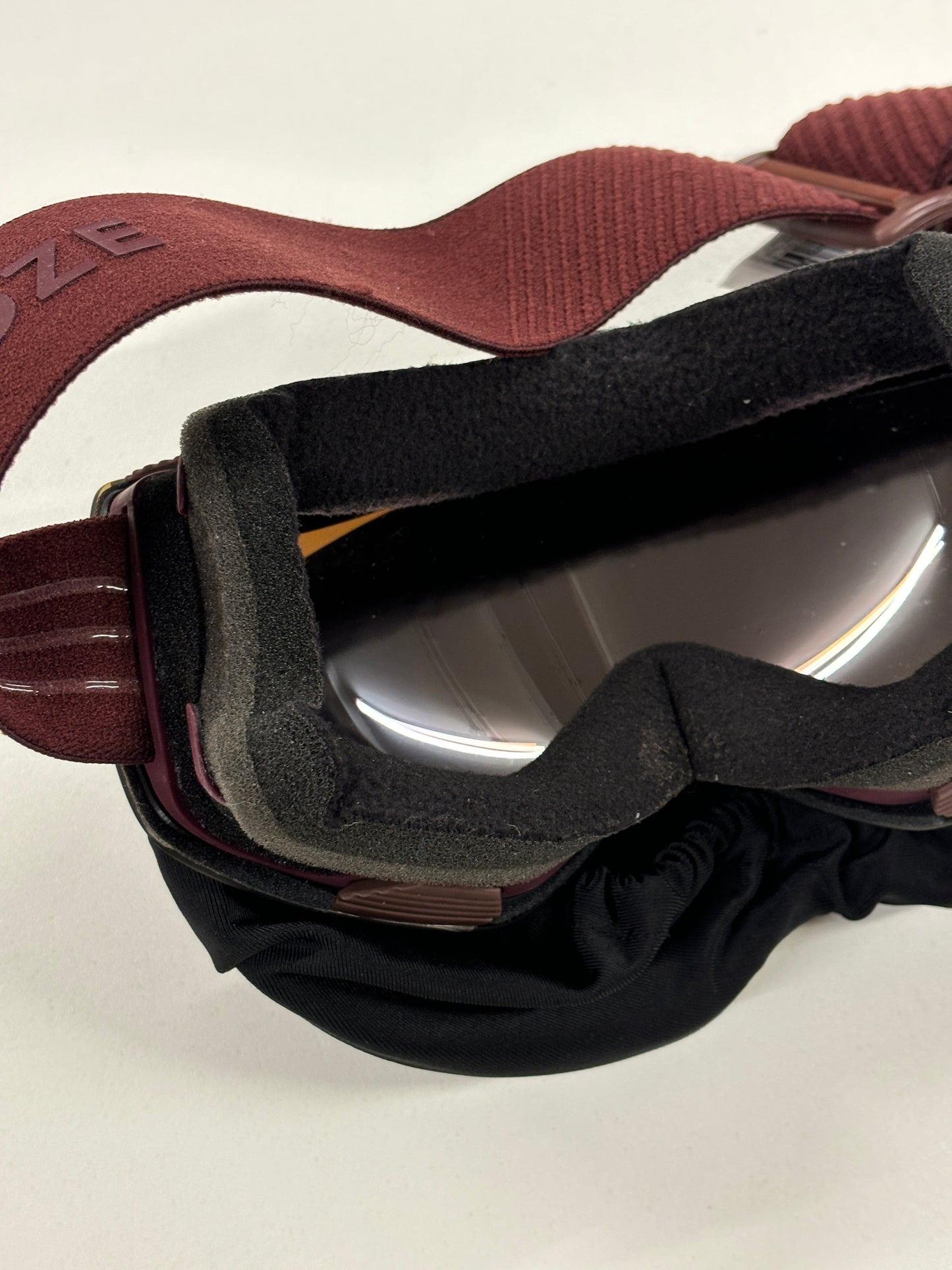 Decathlon Maroon Ski Goggles and Wedze Navy Neck Gaiter Bundle