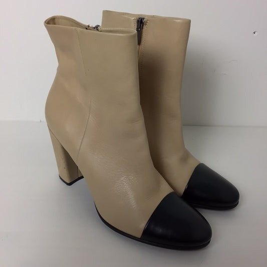 Ecco Beige Leather Heeled Ankle Boots w/Black Block Toe Size UK 7.5 (EU 41)