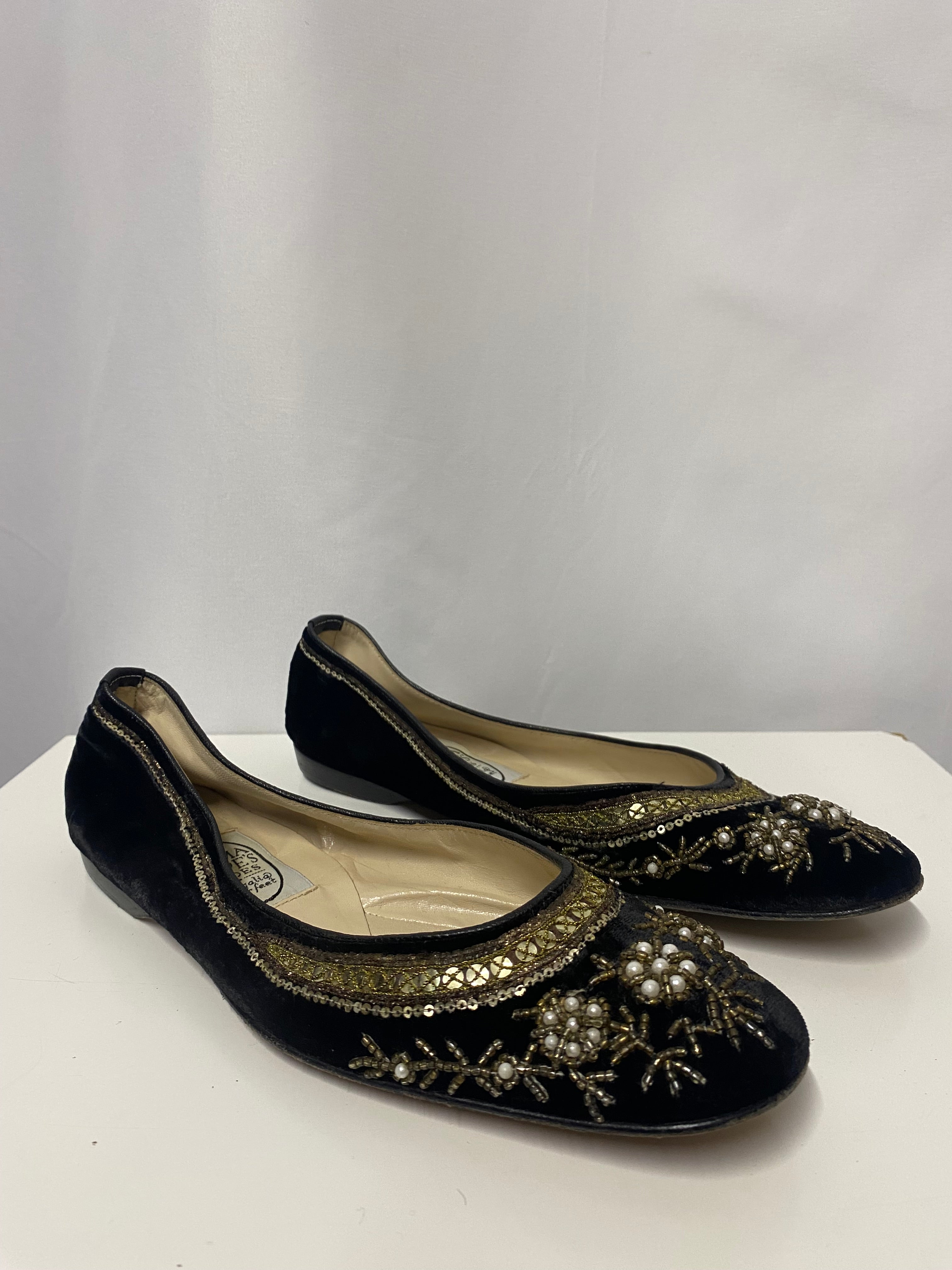 Flat shoes 2024 black colour