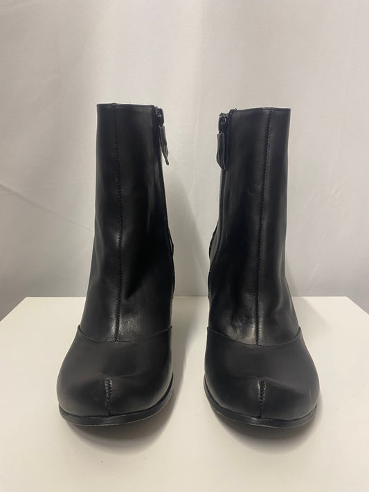 Tracey Neuls Black Curved Heel Ankle Boots 3