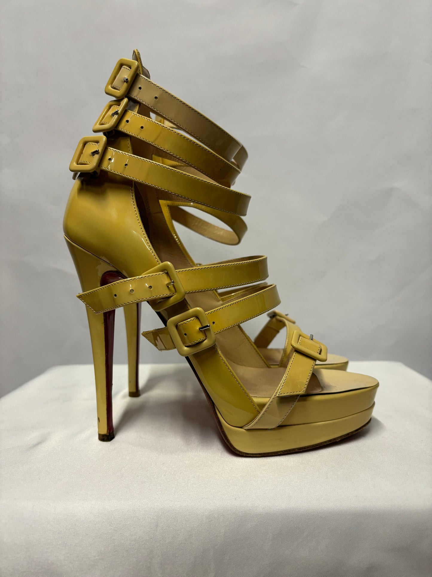 Christian Louboutin Pale Yellow Patent Platform Heels 39/6 in box