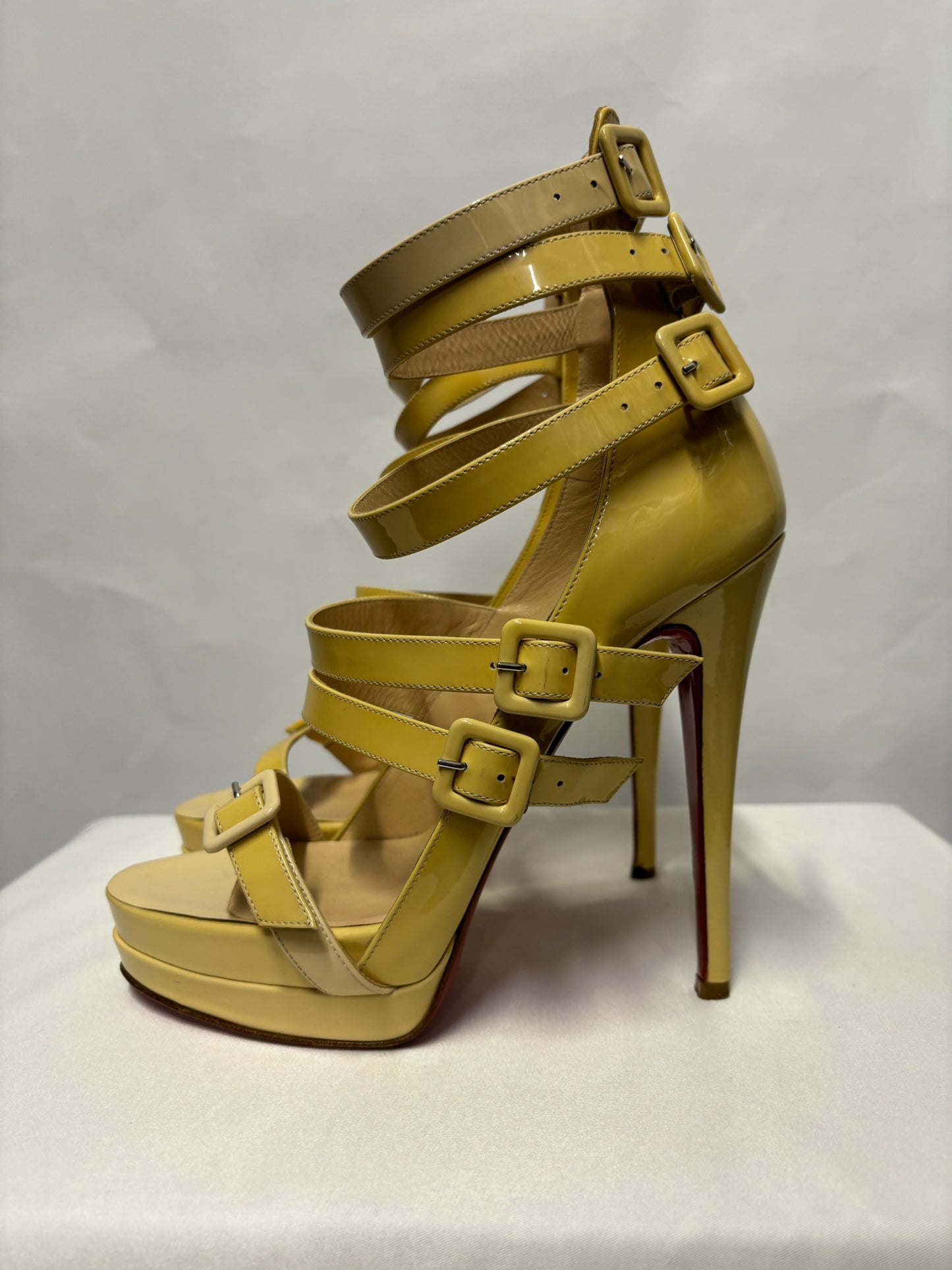 Christian Louboutin Pale Yellow Patent Platform Heels 39/6 in box