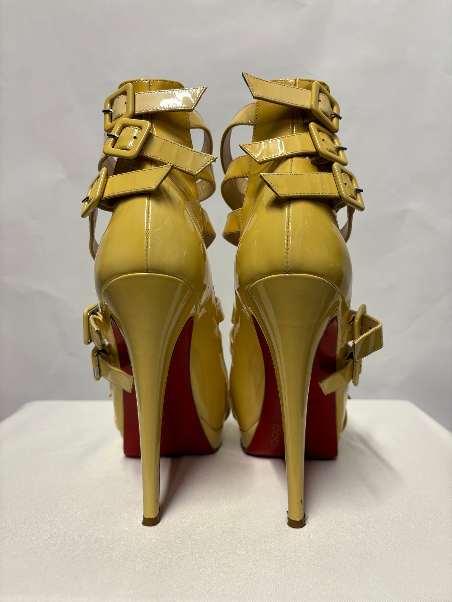 Christian Louboutin Pale Yellow Patent Platform Heels 39/6 in box