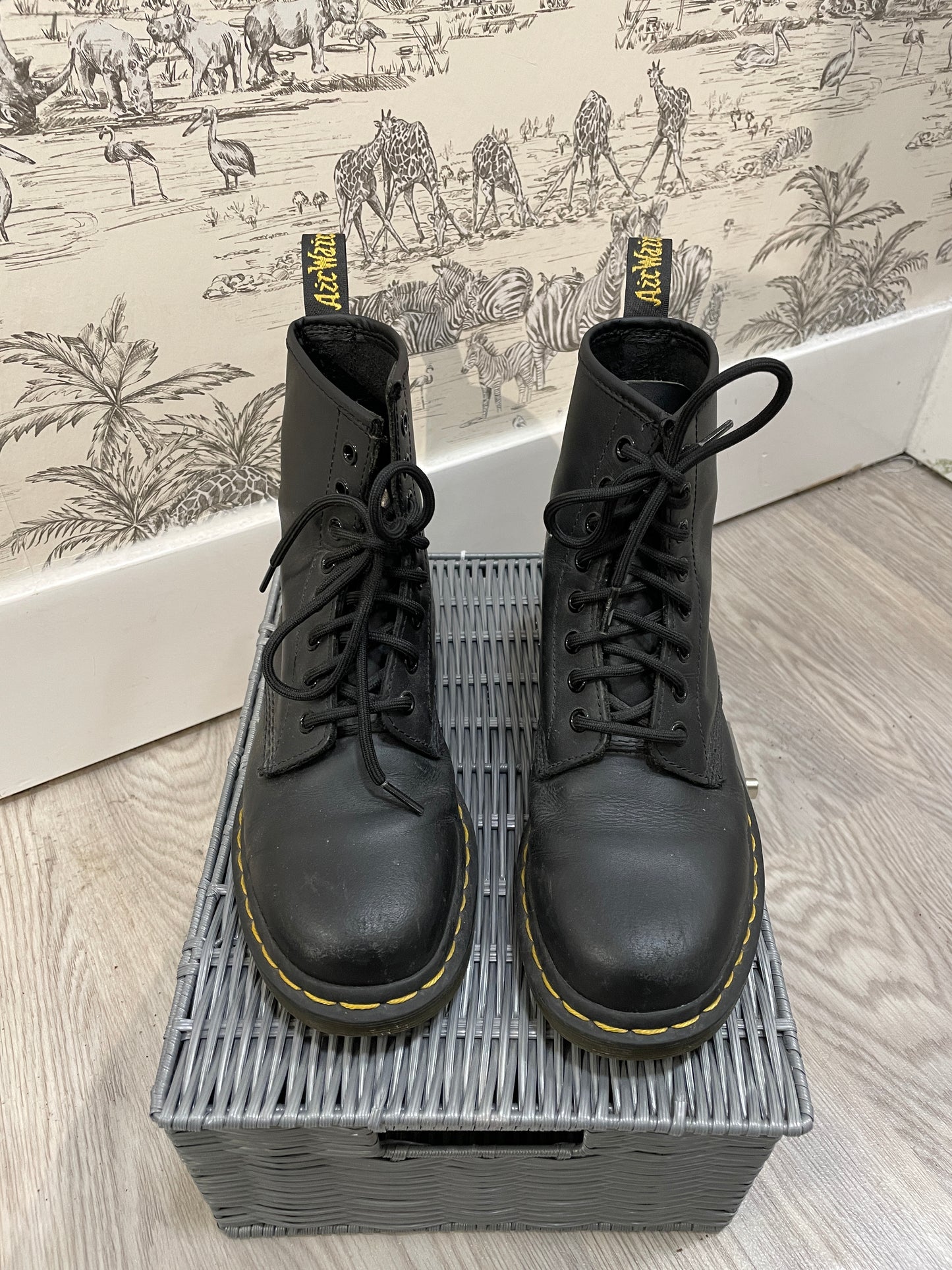 Doc Dr Martens Black Leather Classic Air Wair Lace Up Boots UK 5