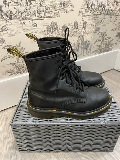Doc Dr Martens Black Leather Classic Air Wair Lace Up Boots UK 5