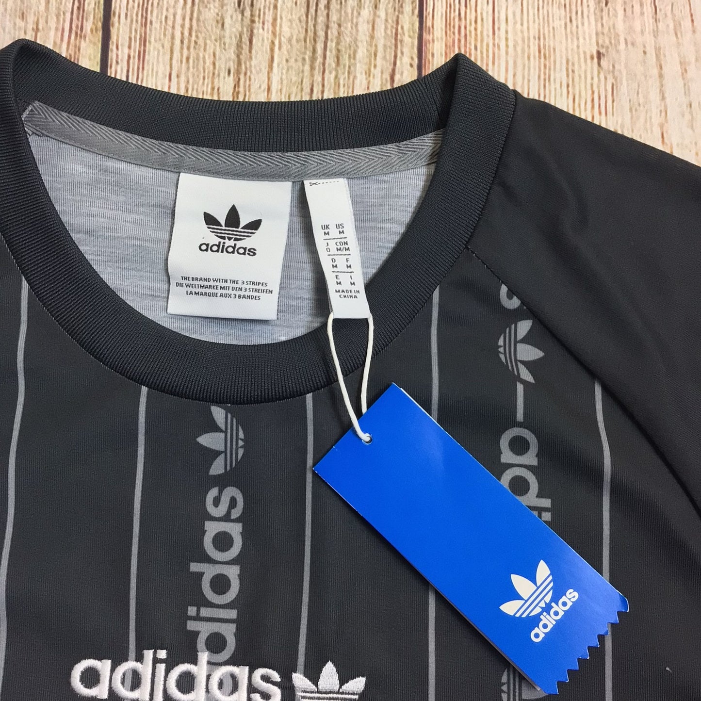 BNWT Adidas Black & Grey Vertical Stripes T Shirt Size M