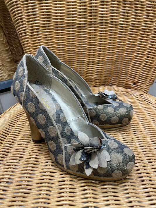 Ruby Shoo New without Tags Beige Grey Polka Dot Spot Floral Detail Heeled Court Shoes Size 3