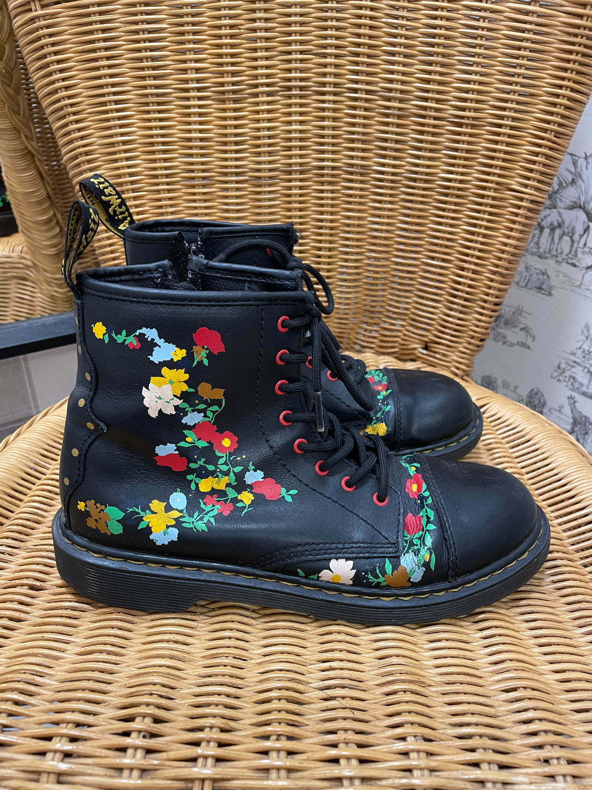 Doc Dr Martens Black Floral Print Classic Style Boots EU 38 UK 5