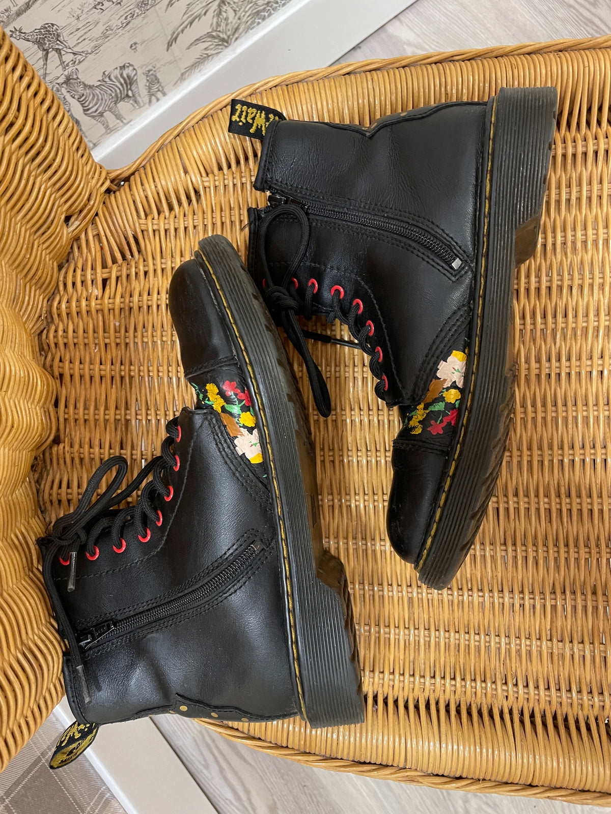 Doc Dr Martens Black Floral Print Classic Style Boots EU 38 UK 5