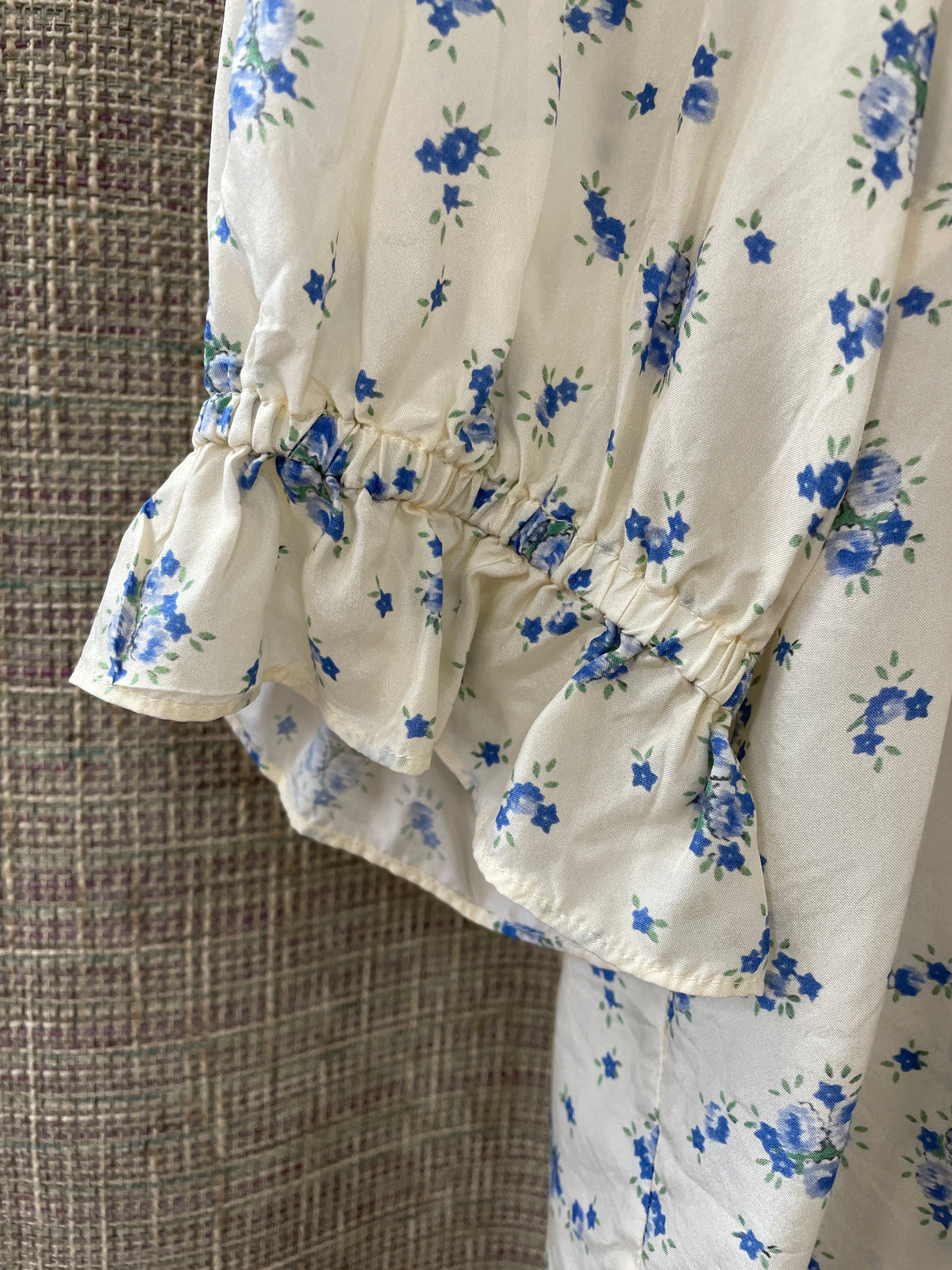 Sezane Cream Blue Ditsy Print Floral Short Sleeve Silk Blouse Top Size 40 Medium