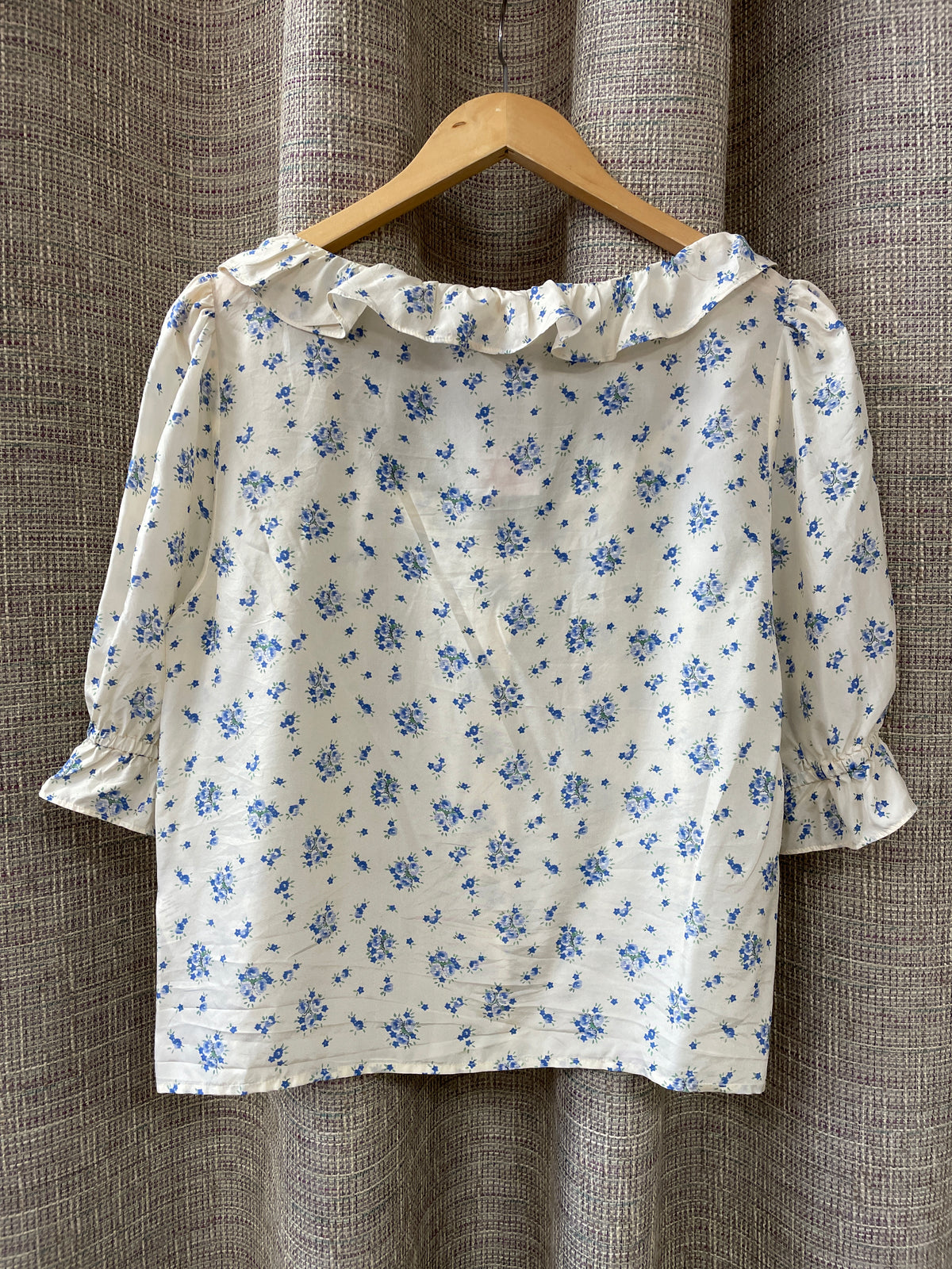 Sezane Cream Blue Ditsy Print Floral Short Sleeve Silk Blouse Top Size 40 Medium