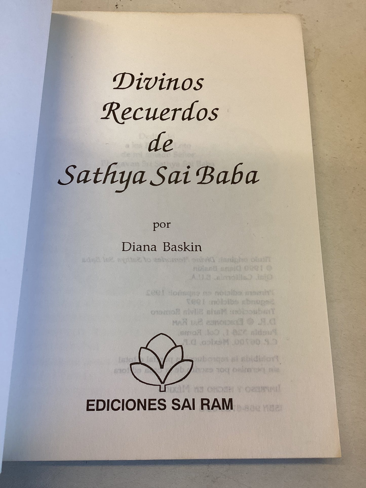 Divinos Recuerdos de Sathya Sai Baba  Spanish Language