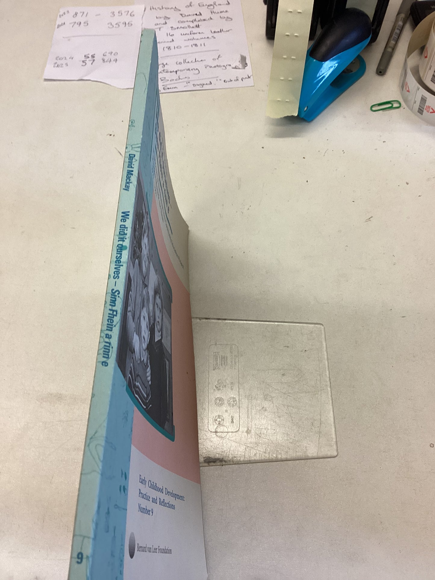 We Did it Ourselves - Sinn Fhein a Rinn e An Account of The Western Isles Community Education projest 1977 - 1991