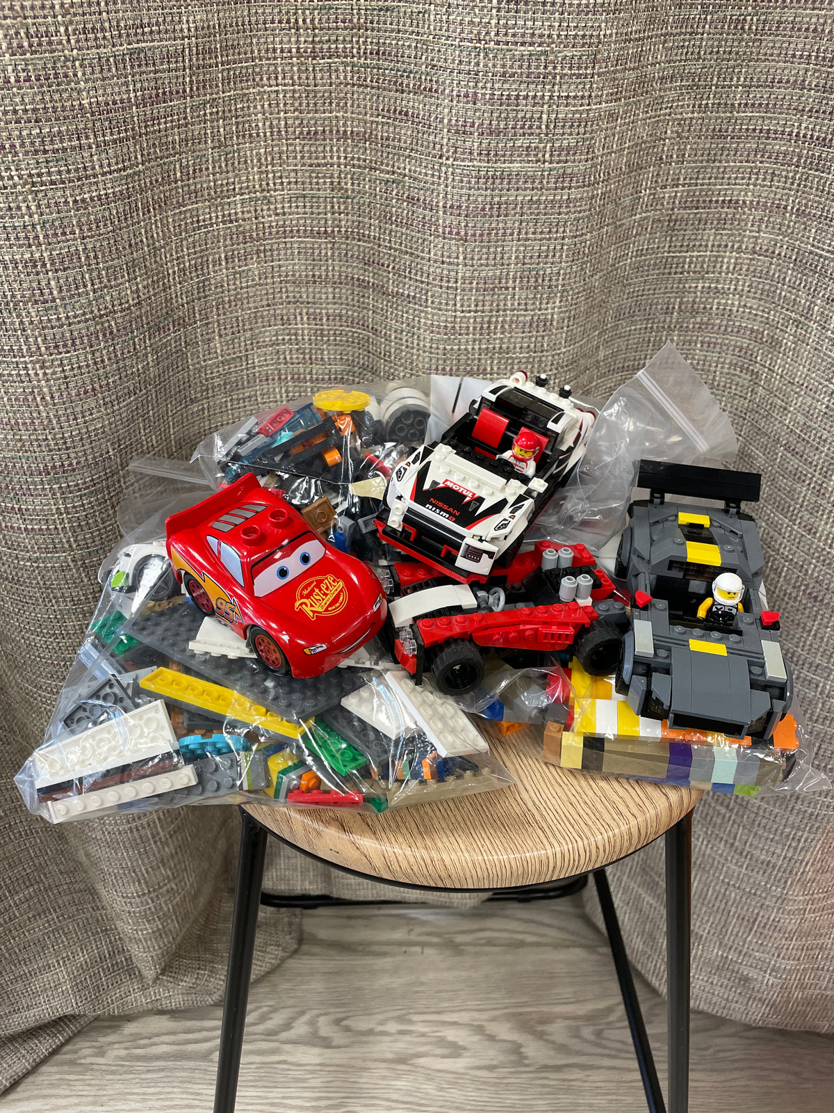 Lego Mixed Bundle 2kg Including Cars Minifigures Small Baseplates and Blocks
