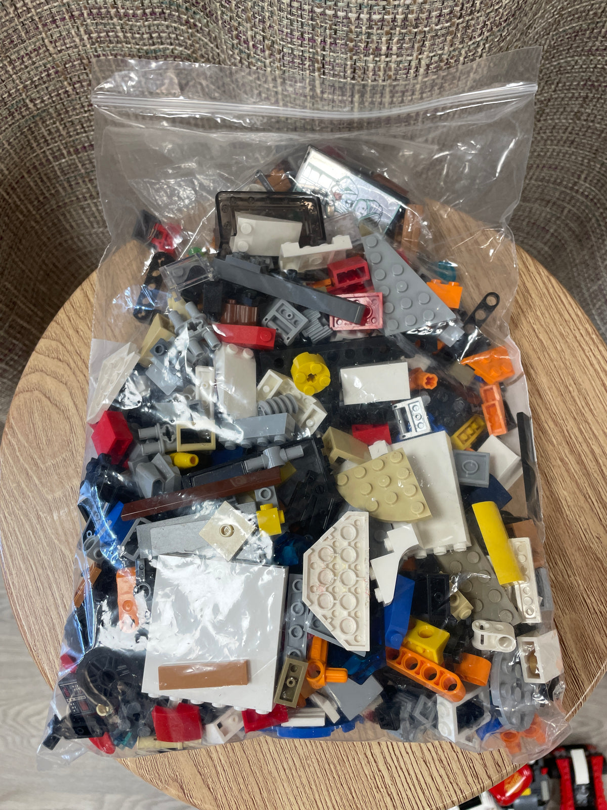 Lego Mixed Bundle 2kg Including Cars Minifigures Small Baseplates and Blocks