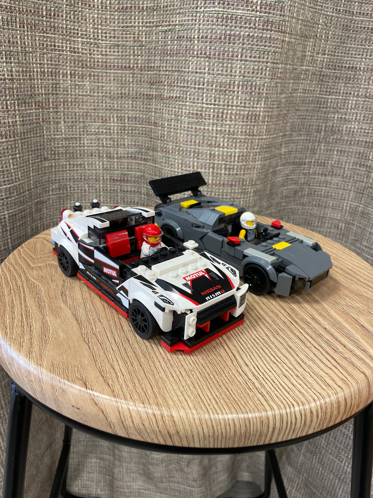 Lego Mixed Bundle 2kg Including Cars Minifigures Small Baseplates and Blocks